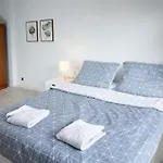Bright Apartment By The Park & The River