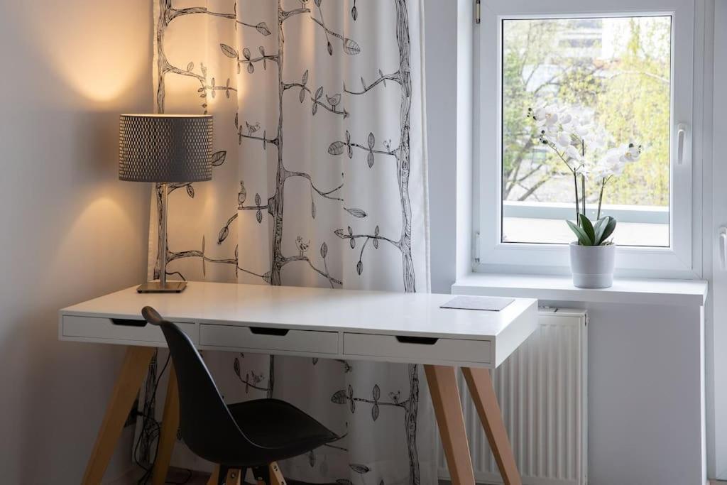 Bright By The Park & The River Apartament