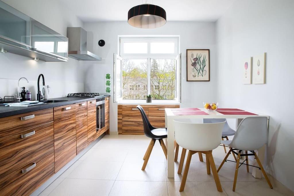 Apartament Bright By The Park & The River